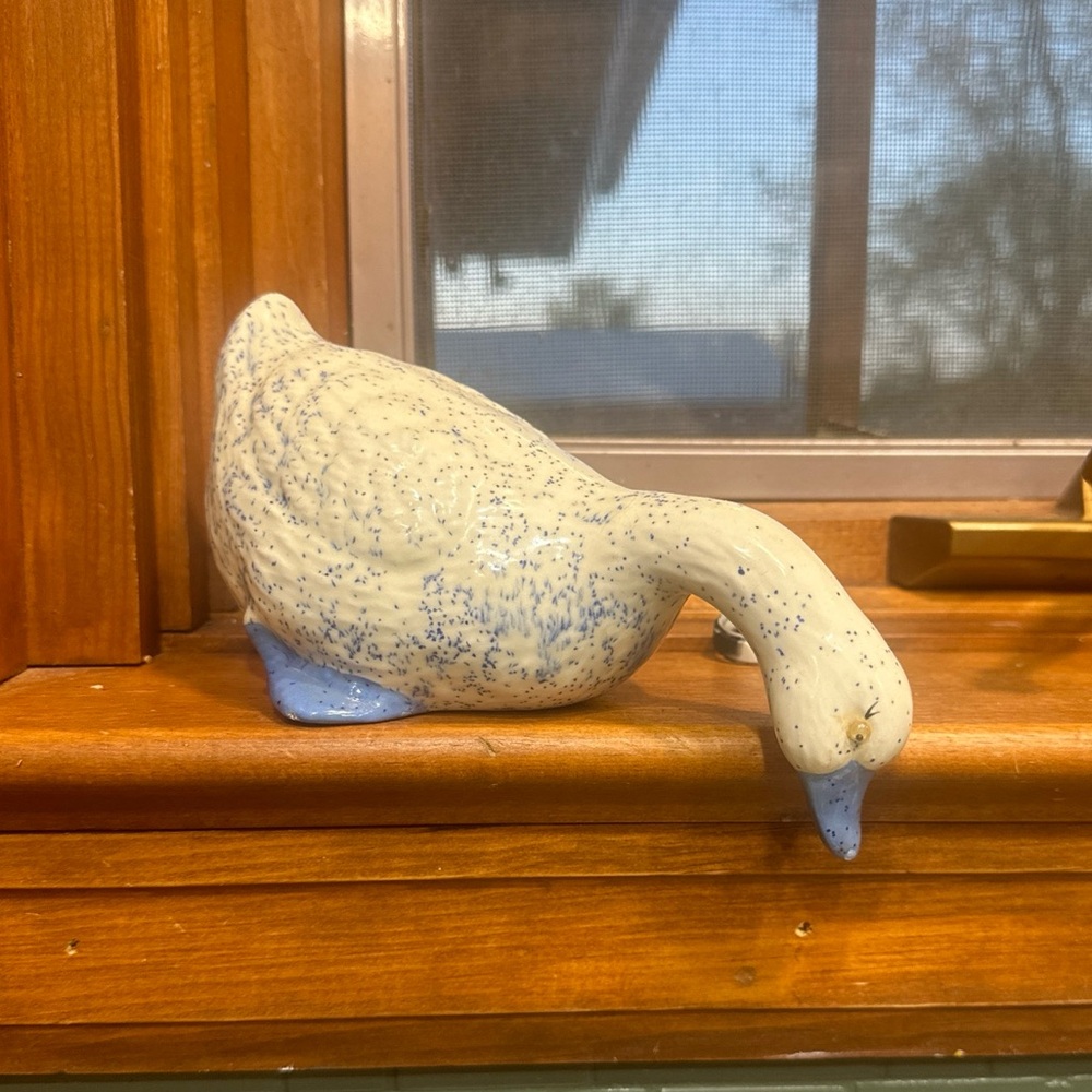 Adorable goose white/blue speckles decor kickback vintage spring summer decor